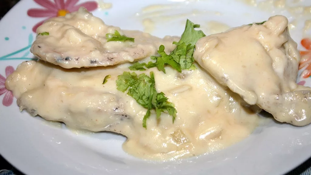 Filé de frango ao molho branco