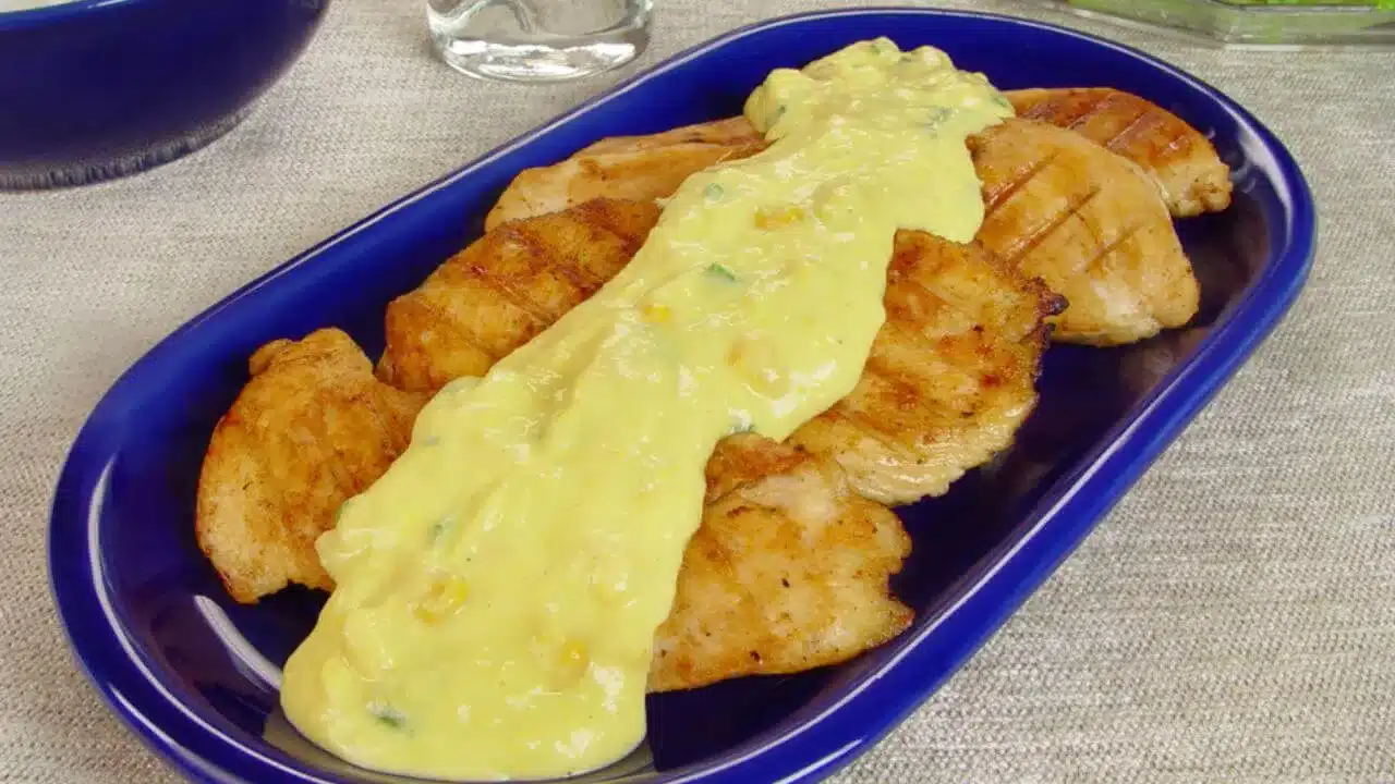 Filé de frango com creme de milho