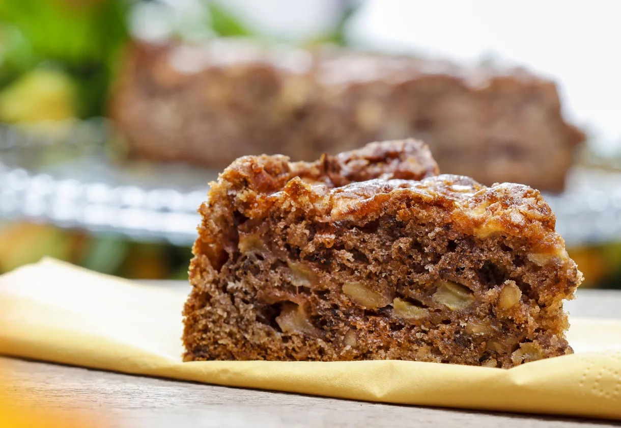 Receita de Bolo de maçã com uvas passas