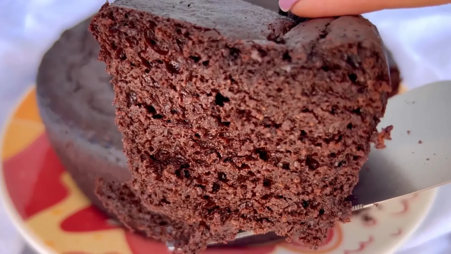 Acompanhamentos para o Bolo de Chocolate Low Carb que Vão Deixar sua Experiência Ainda Melhor