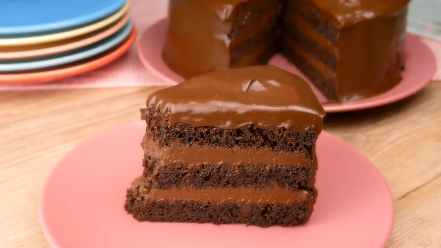 Acompanhamentos para o Bolo de Chocolate da Matilda que Vão Deixar sua Experiência Ainda Melhor