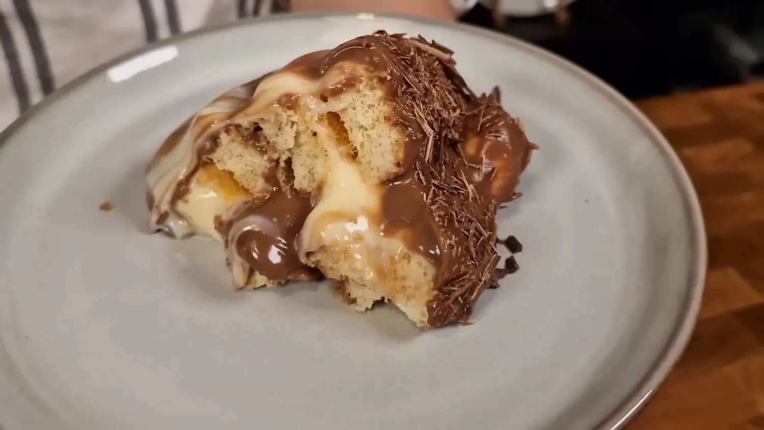 https://receitasdoguigo.com/wp-content/uploads/2024/07/Acompanhamentos-para-o-Pave-de-Chocolate-Casadinho-que-Vao-Deixar-sua-Experiencia-Ainda-Melhor.webp