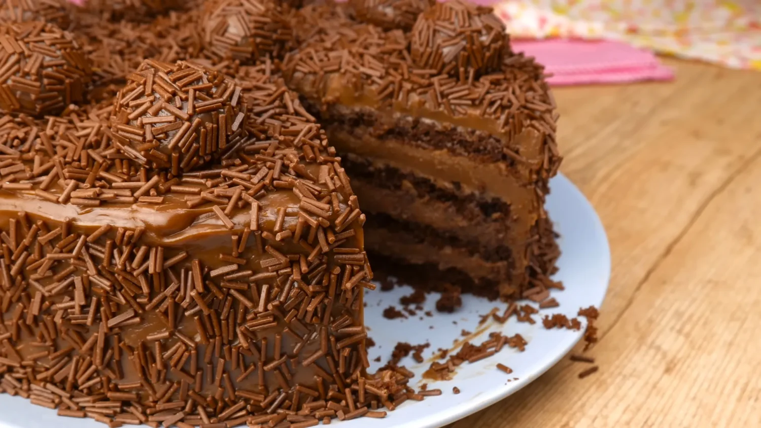 Ingredientes Necessários para o Bolo de Brigadeiro de Festa com Sabor Incrível