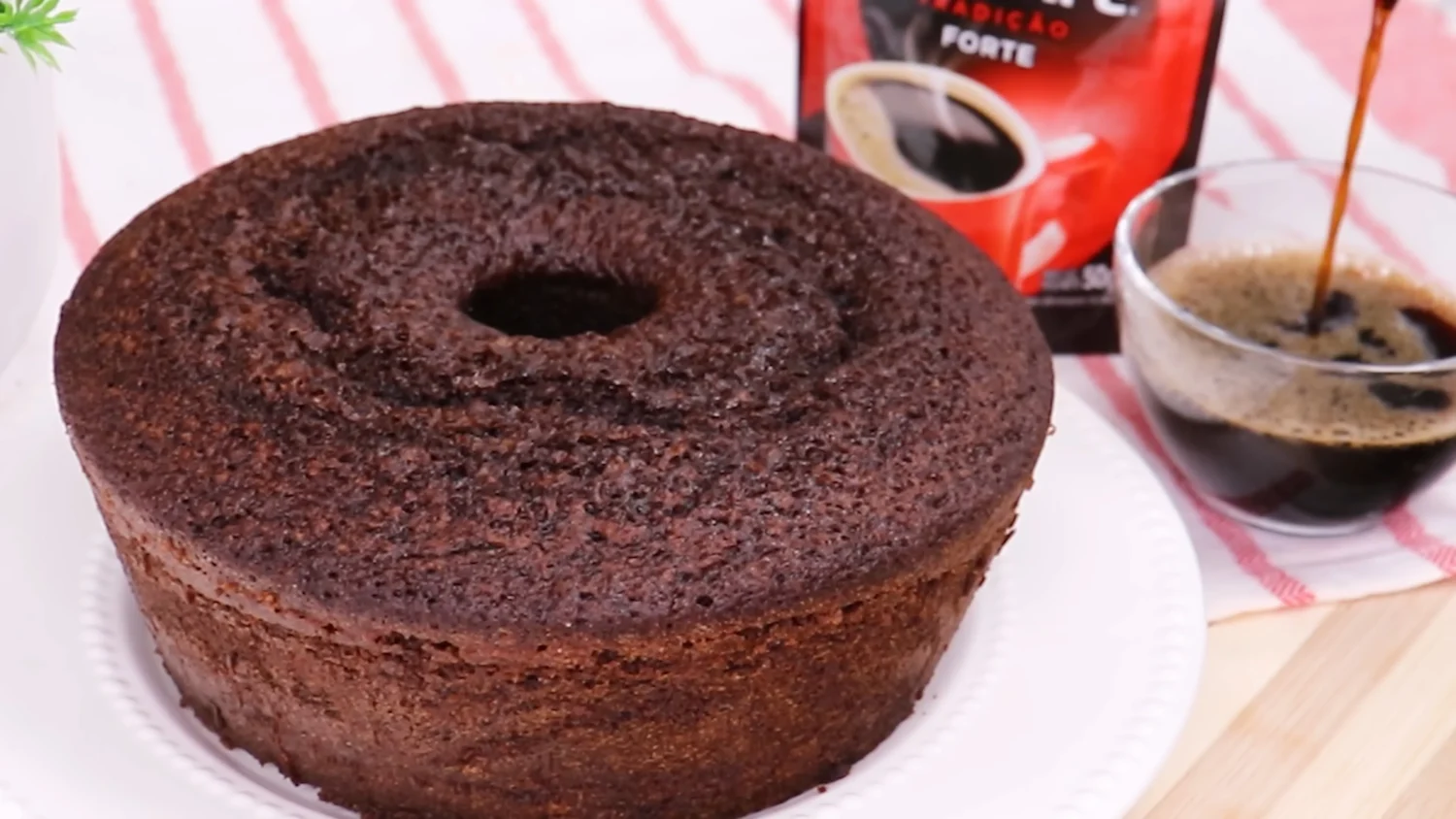 Bolo de Chocolate com Café Fofinho Receita Fácil e Rápida para Fazer em Casa