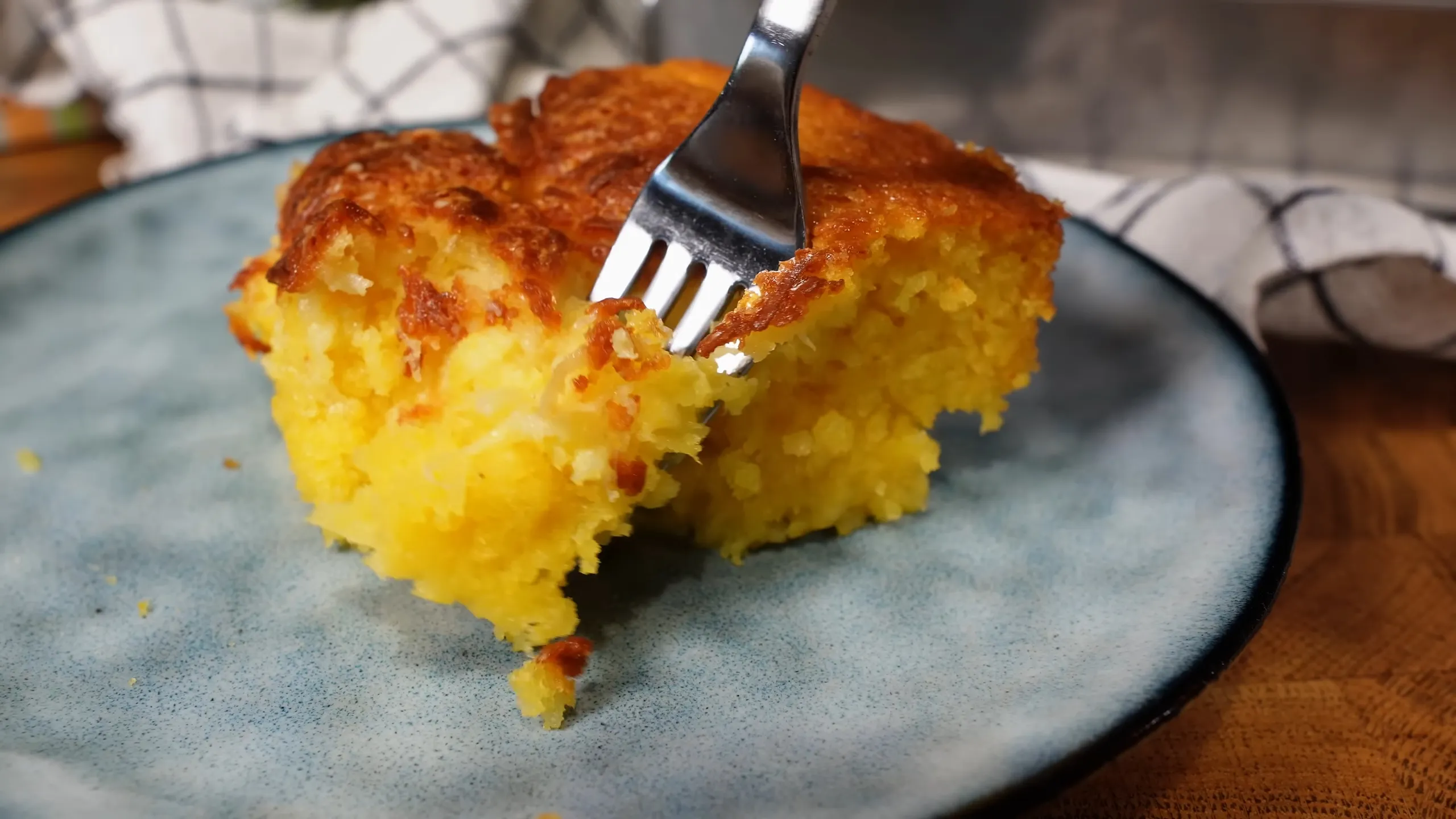 Bolo de Milho Cremoso com Milho de Latinha Parece uma pamonha de tão bom