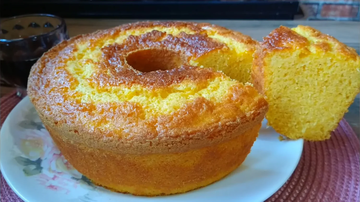 Bolo de Milho no Liquidificador Sem Farinha de Trigo e Sem Leite, Úmido e Fofinho