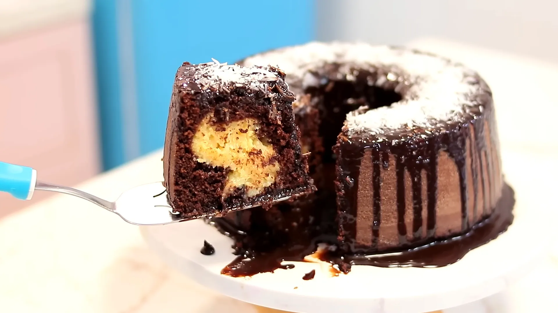 Bolo de Prestígio Recheado Batido na mão Já Sai do Forno Pronto e Delicioso