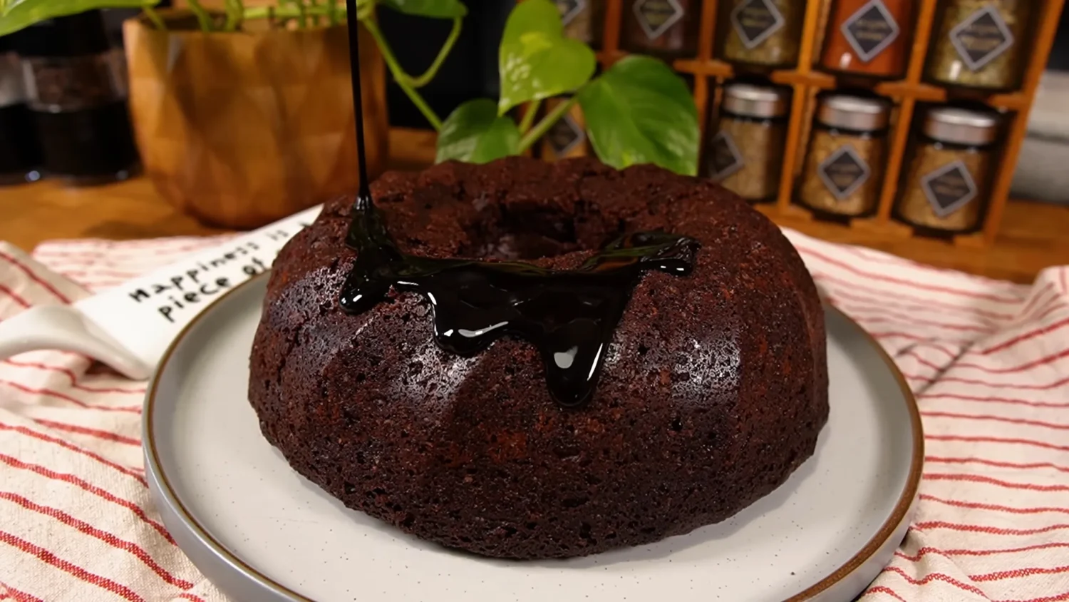 Bolo de Chocolate Sem Leite e Sem Ovos Receita Vegana Fofinha e Deliciosa