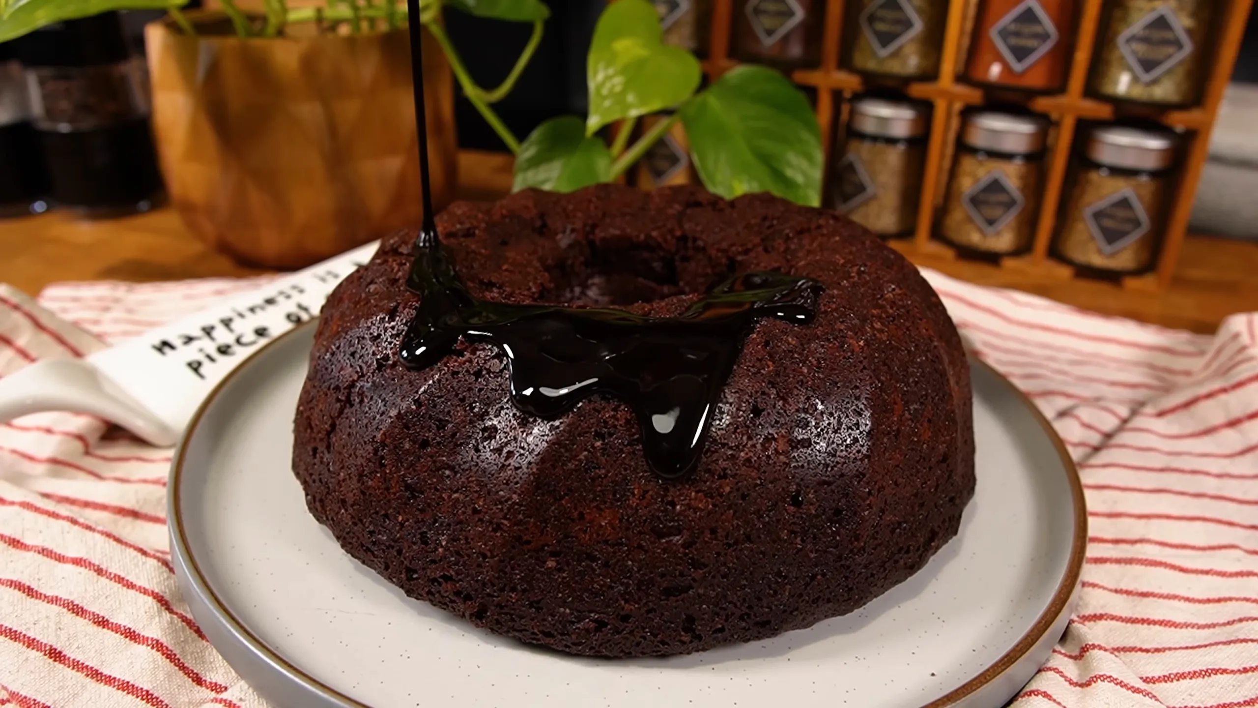 Bolo de Chocolate Sem Leite e Sem Ovos Receita Vegana Fofinha e Deliciosa
