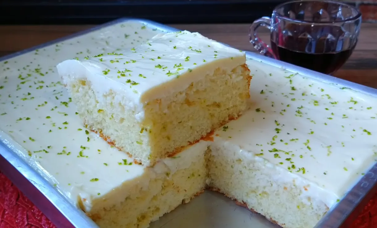 Bolo de mousse de limão de liquidificador