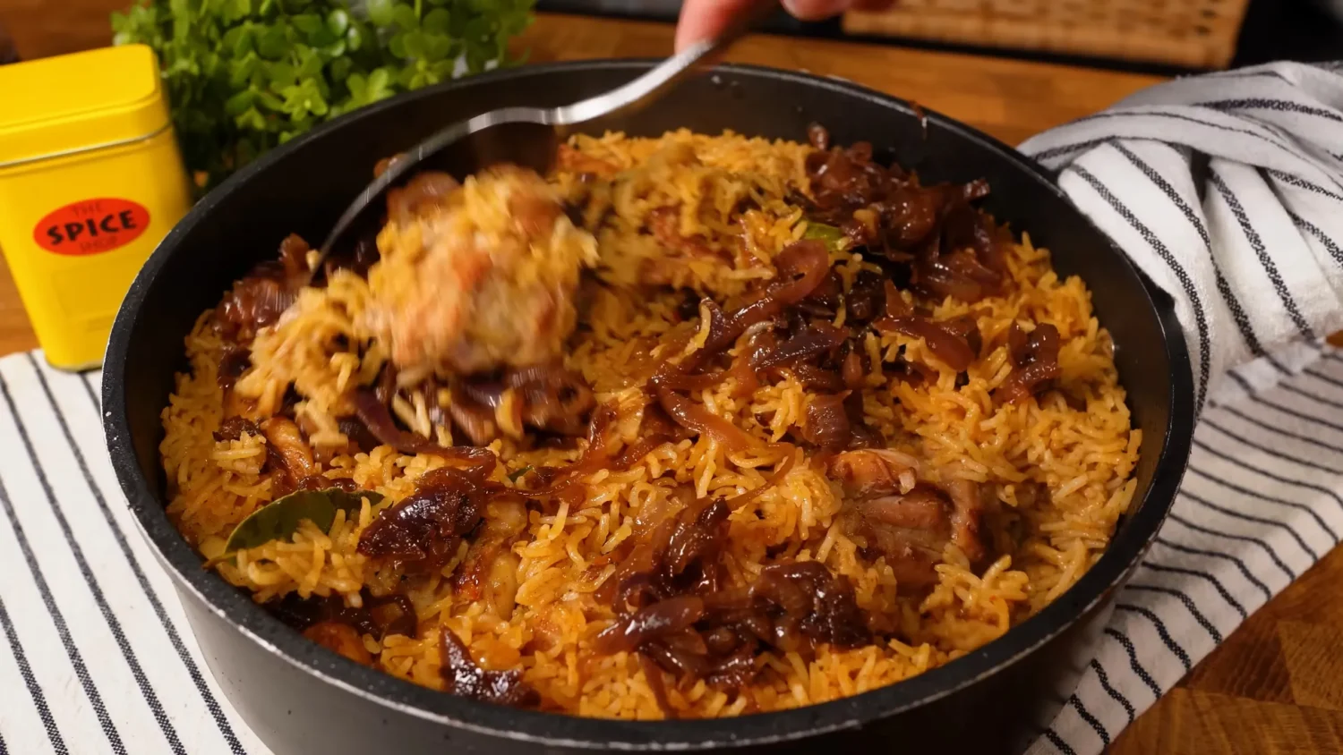 Arroz com Frango de Especiarias Uma Refeição Completa em Uma Panela Só