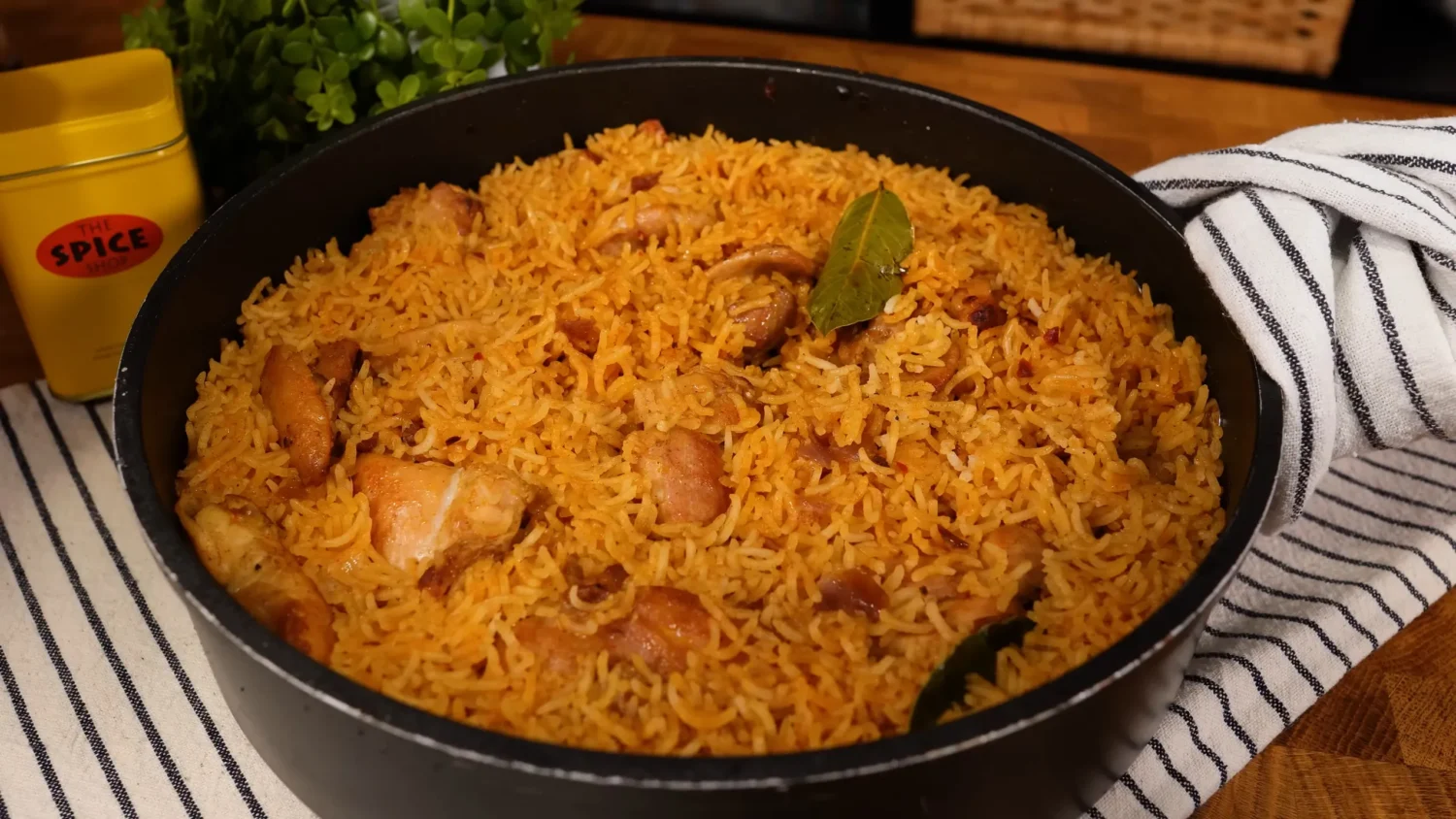 Arroz com Frango de Especiarias Uma Refeição Completa em Uma Panela Só