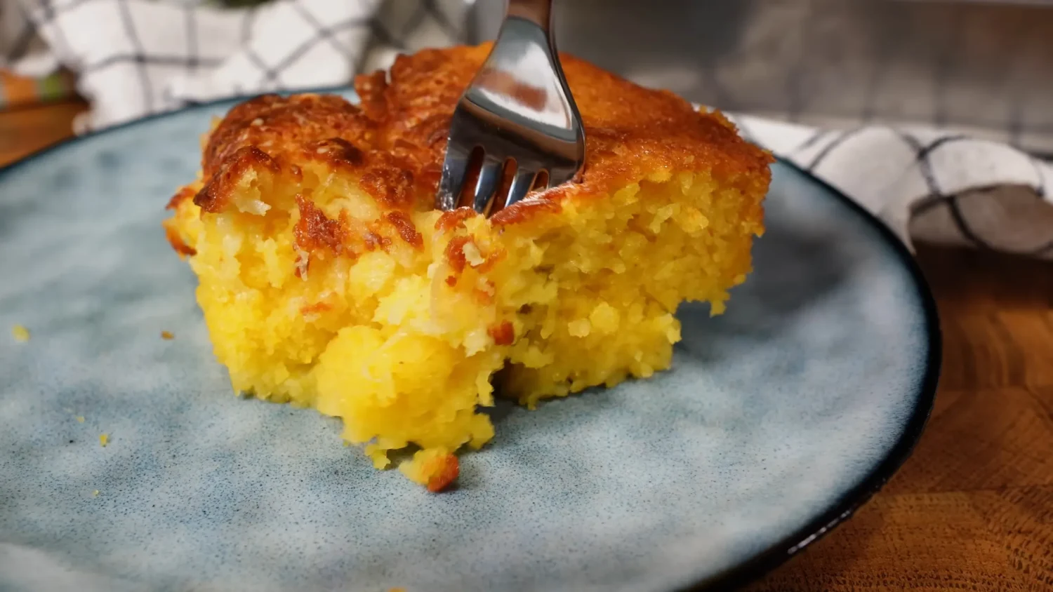 Modo de Preparo da Receita de Bolo de Milho Cremoso com Milho de Latinha