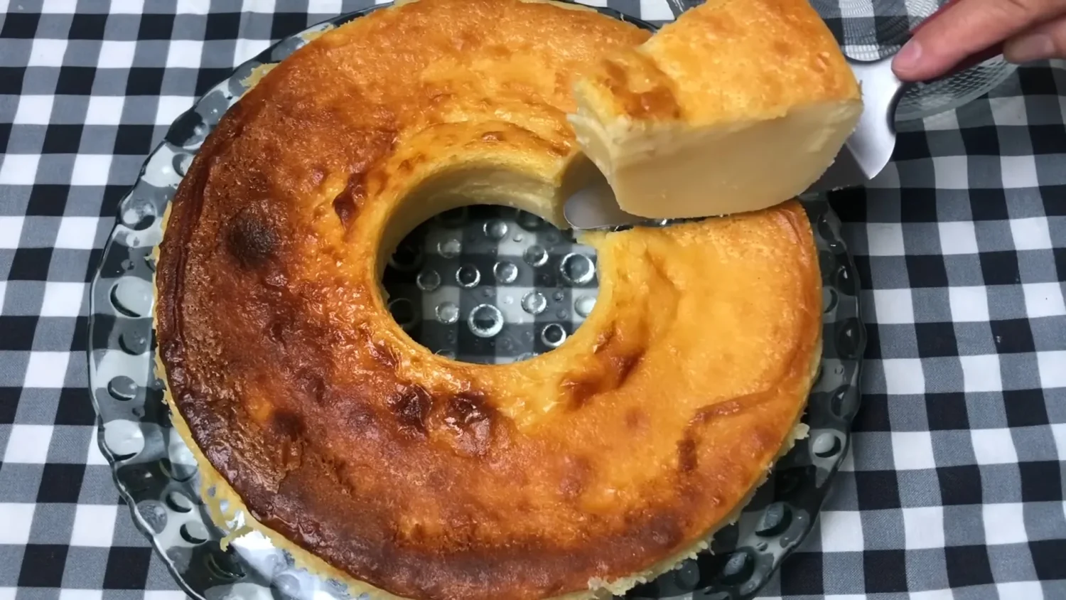 Modo de Preparo do Bolo Moça Cremosa Passo a Passo Detalhado