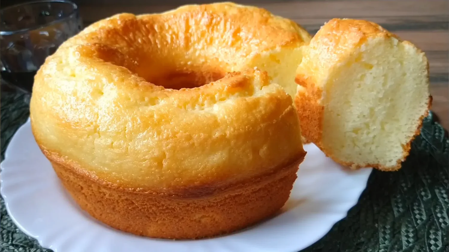 Receita de Bolo Sem Farinha de Trigo e Sem Leite Úmido e Fofinho no Liquidificador
