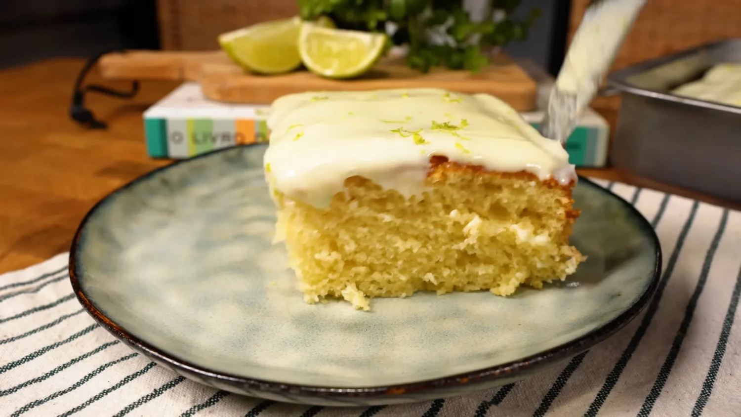 Receita de Bolo de Limão Fofinho, Delicioso e Super Fácil de Fazer