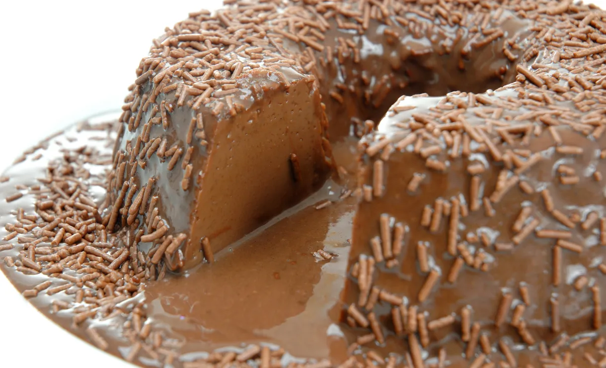 bolo de pudim com chocolate