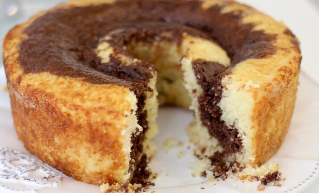 bolo mesclado de chocolate