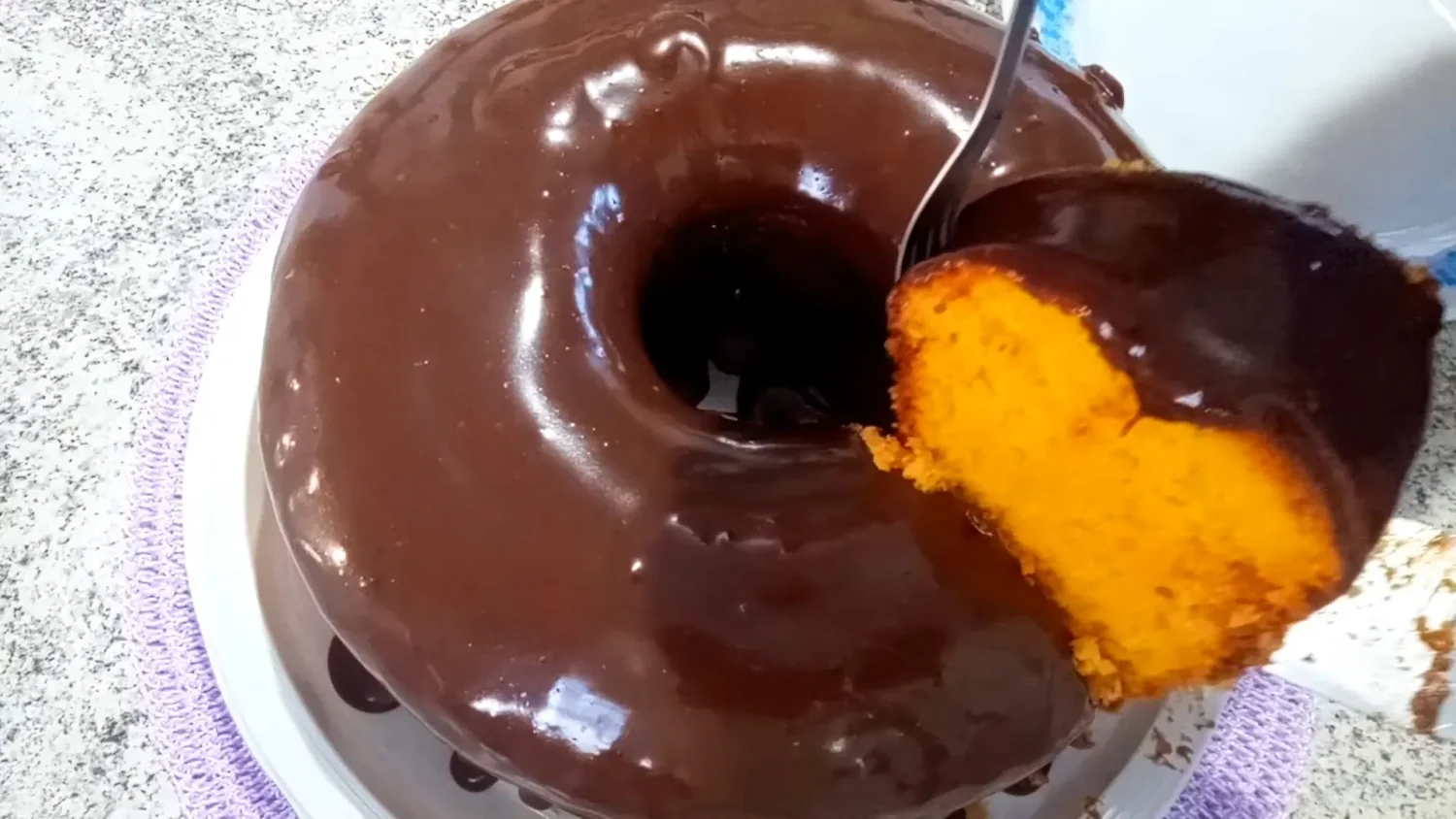 Bolo de Cenoura Light: Receita Saudável com Cobertura de Chocolate, Sem Lactose e Zero Açúcar, Pronta em Minutos