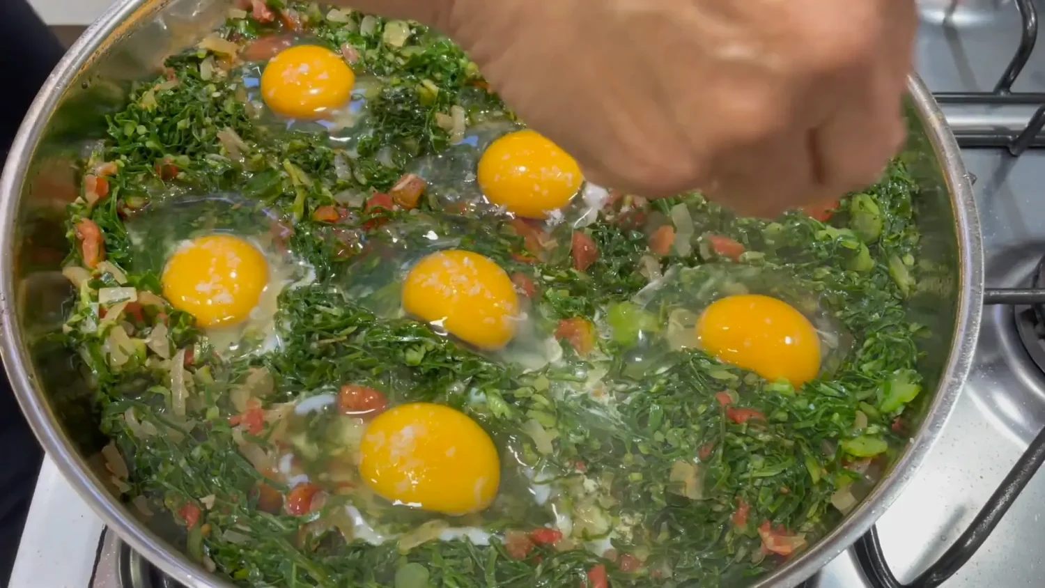 Couve Refogada com Ovos e Bacon para Feijoada