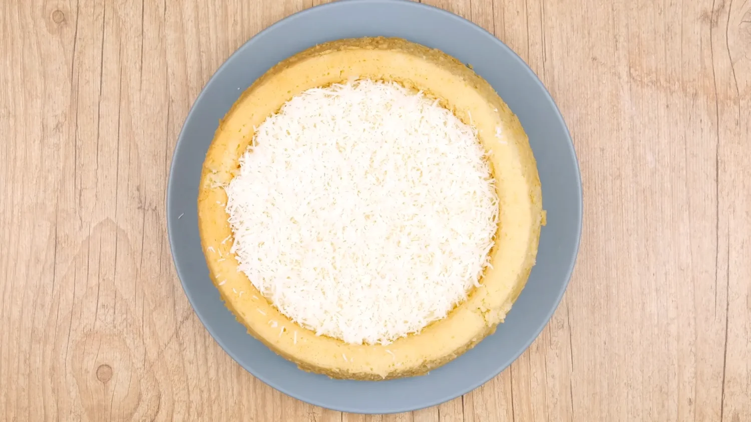 Bolo de Coco Cremoso com Leite Condensado