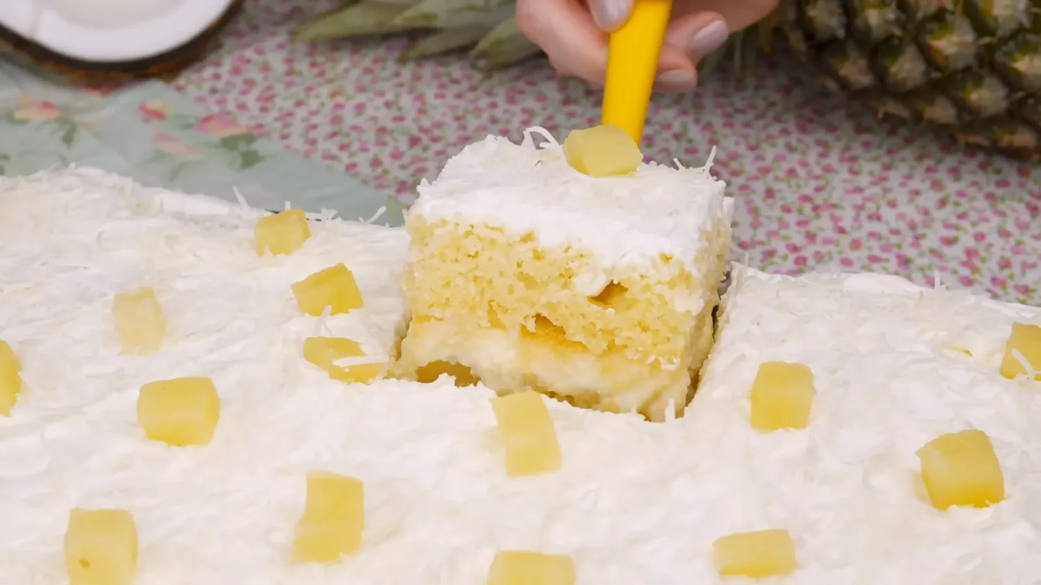 Bolo de Acabaxi com Coco Molhadinho
