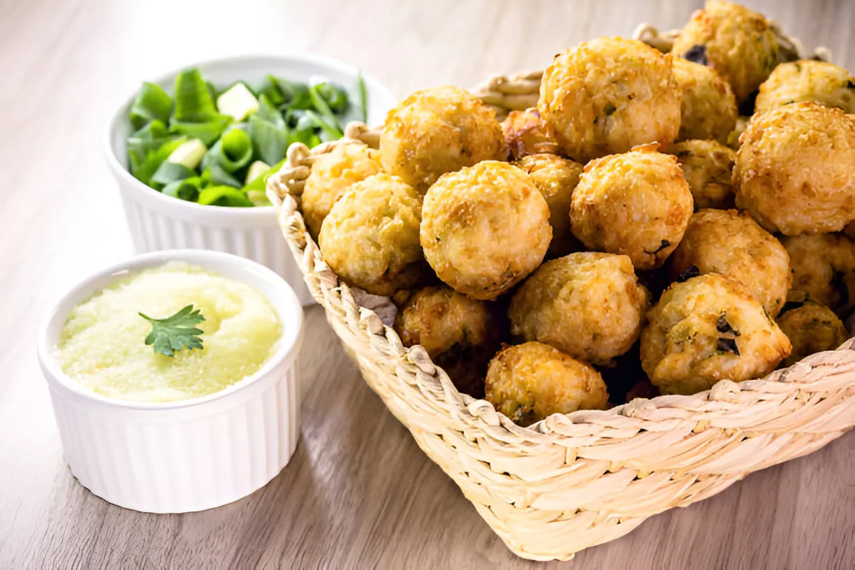 Bolinho de Arroz Recheado: Crocante por Fora, Cremoso por Dentro!