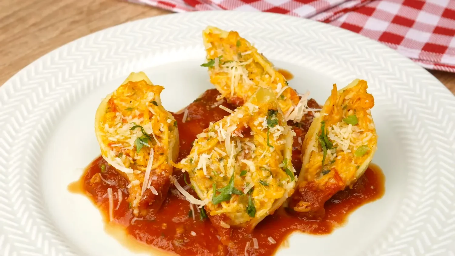 Conchiglioni Recheado com Frango Cremoso: Receita Fácil e Irresistível