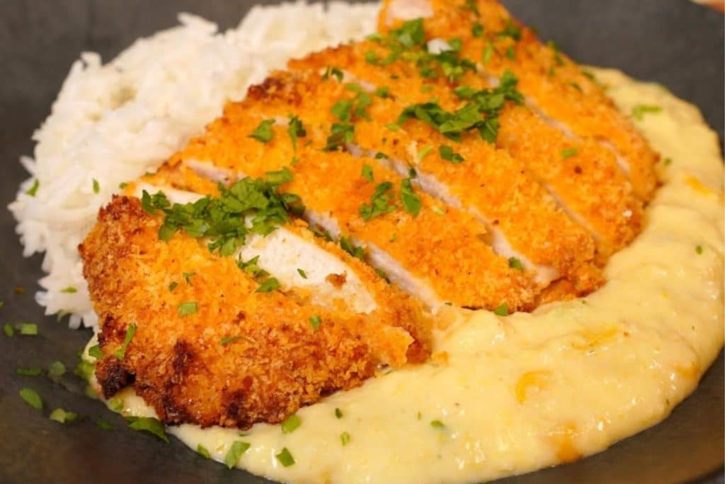 Como fazer frango empanado: sem fritura que fica delicioso para o almoço, bem sequinho