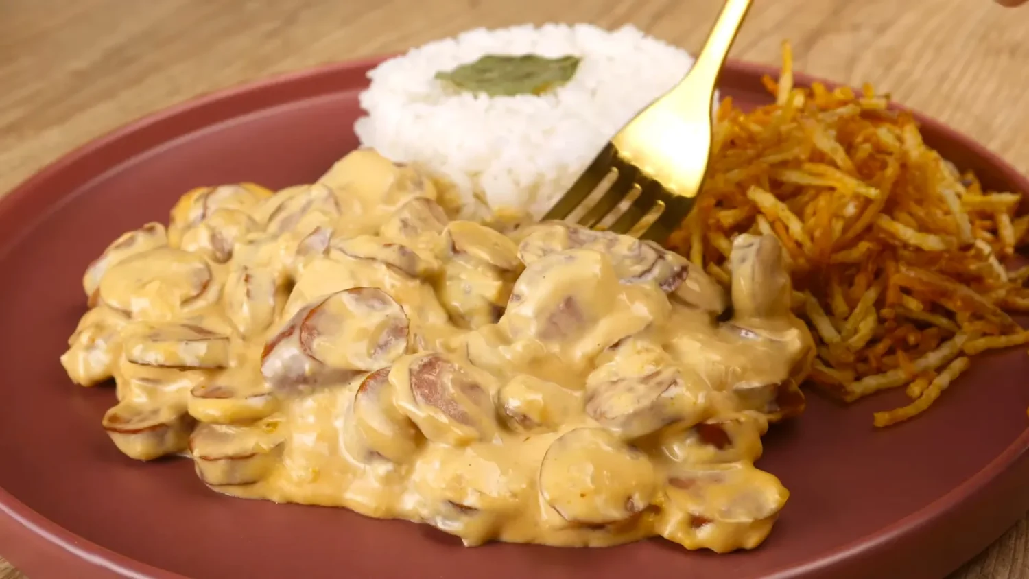 Estrogonofe de Calabresa Cremoso e Delicioso