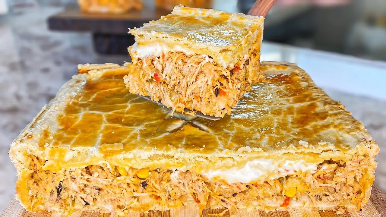 Empadão de Frango com Massa Crocante e Recheio Cremoso