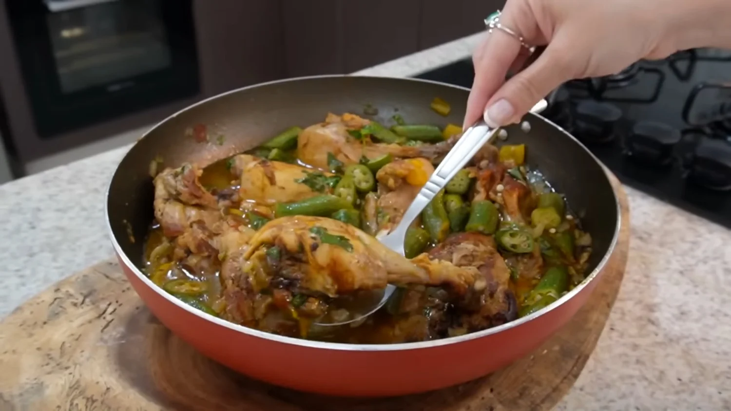 Frango com Quiabo: Receita Caseira que Vai Conquistar seu Paladar