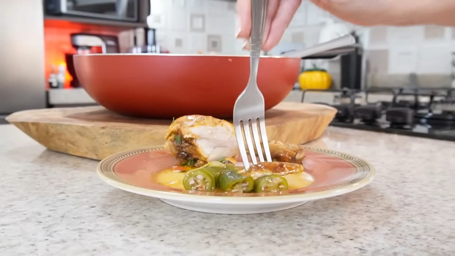 Frango com Quiabo: Receita Caseira que Vai Conquistar seu Paladar