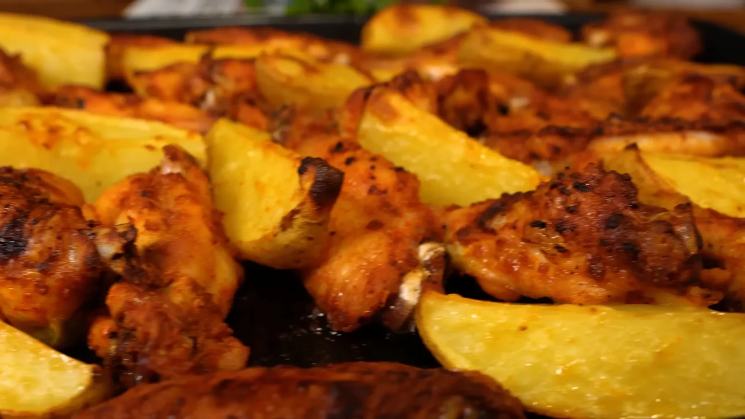 Frango Assado no Forno com Batatas Fica delicioso e é muito Fácil de fazer