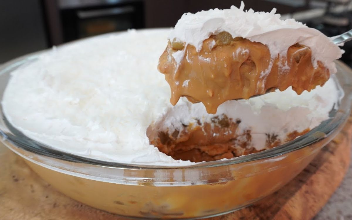 Gelado de Abacaxi com Doce de Leite Simples: uma explosão de sabor no seu paladar