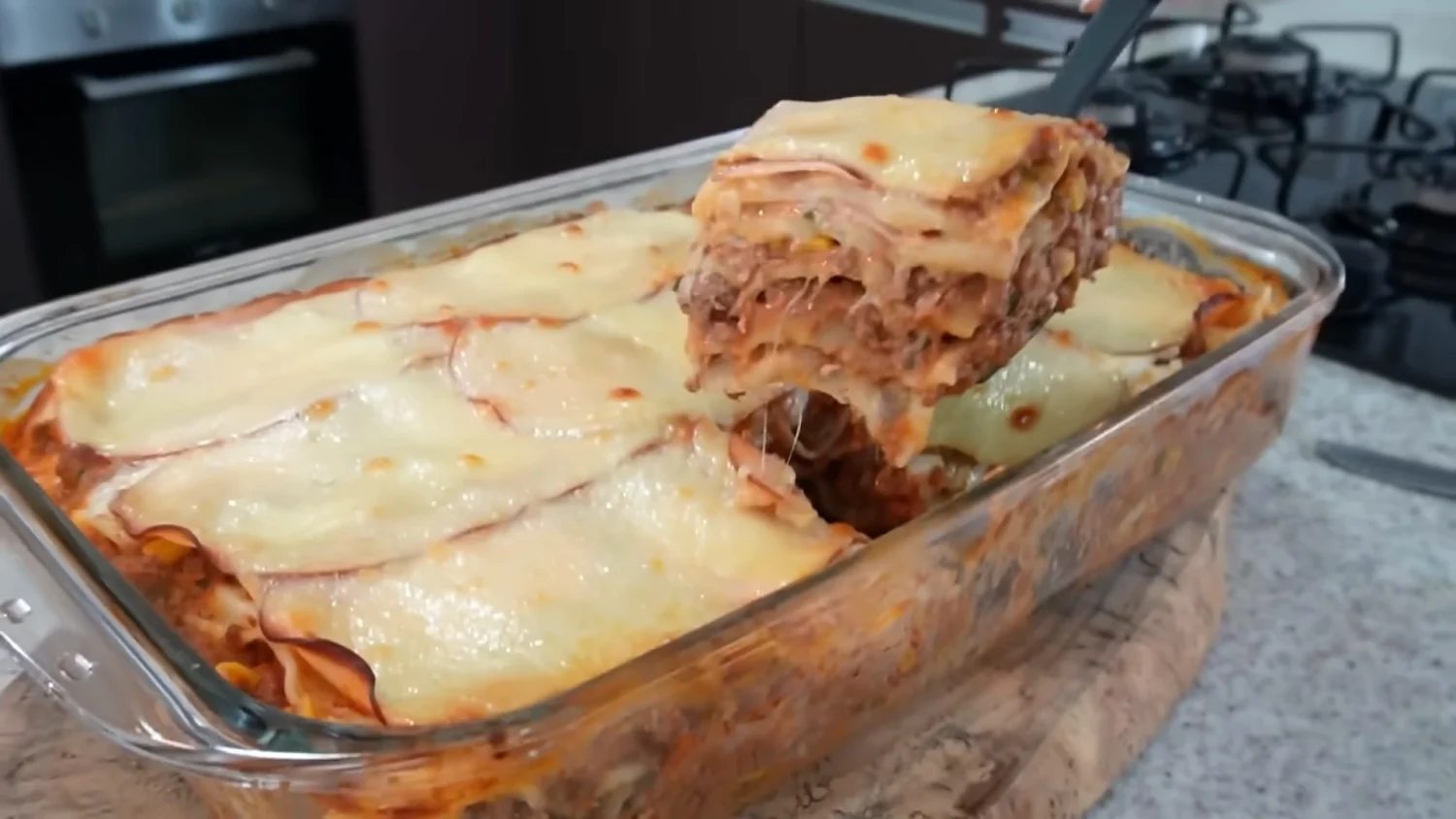 Lasanha à Bolonhesa: Receita Tradicional e Versátil para Acompanhar suas Refeições