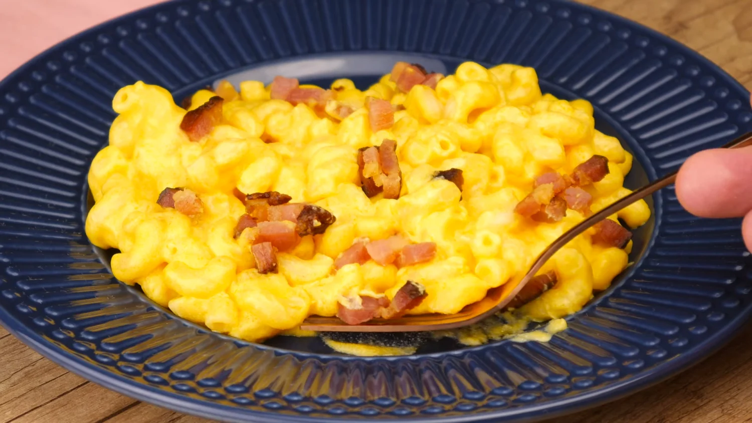 Sabor e Carinho: Macarrão com Cheddar e Bacon para Dias Especiais