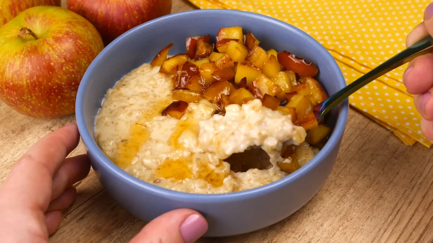 Surpreenda Seus Convidados com Mingau de Aveia com Maçã Caramelizada