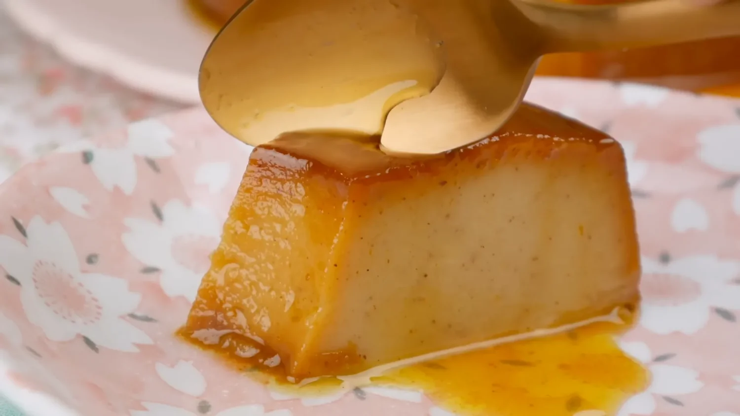 "Receita de Pudim de Pão Velho Cremoso: Simples, Delicioso e Econômico"
