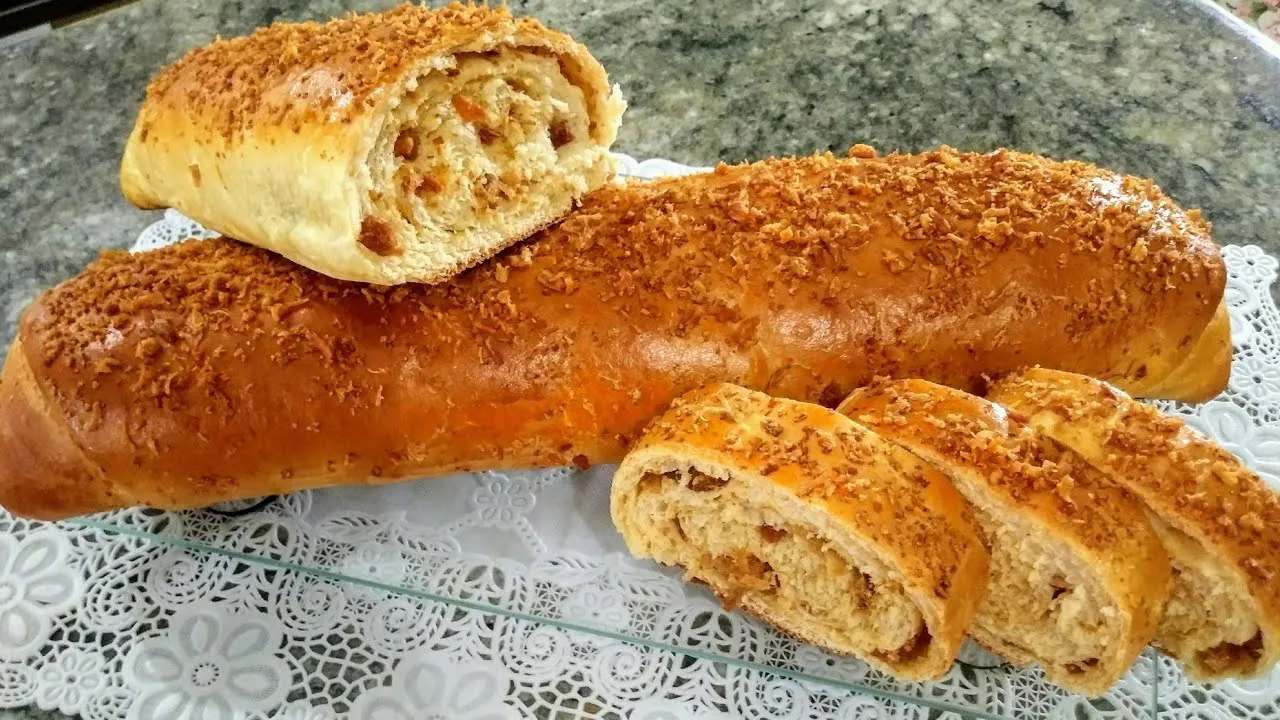Pão de torresmo caseiro para pegar todo mundo de surpresa na hora do café