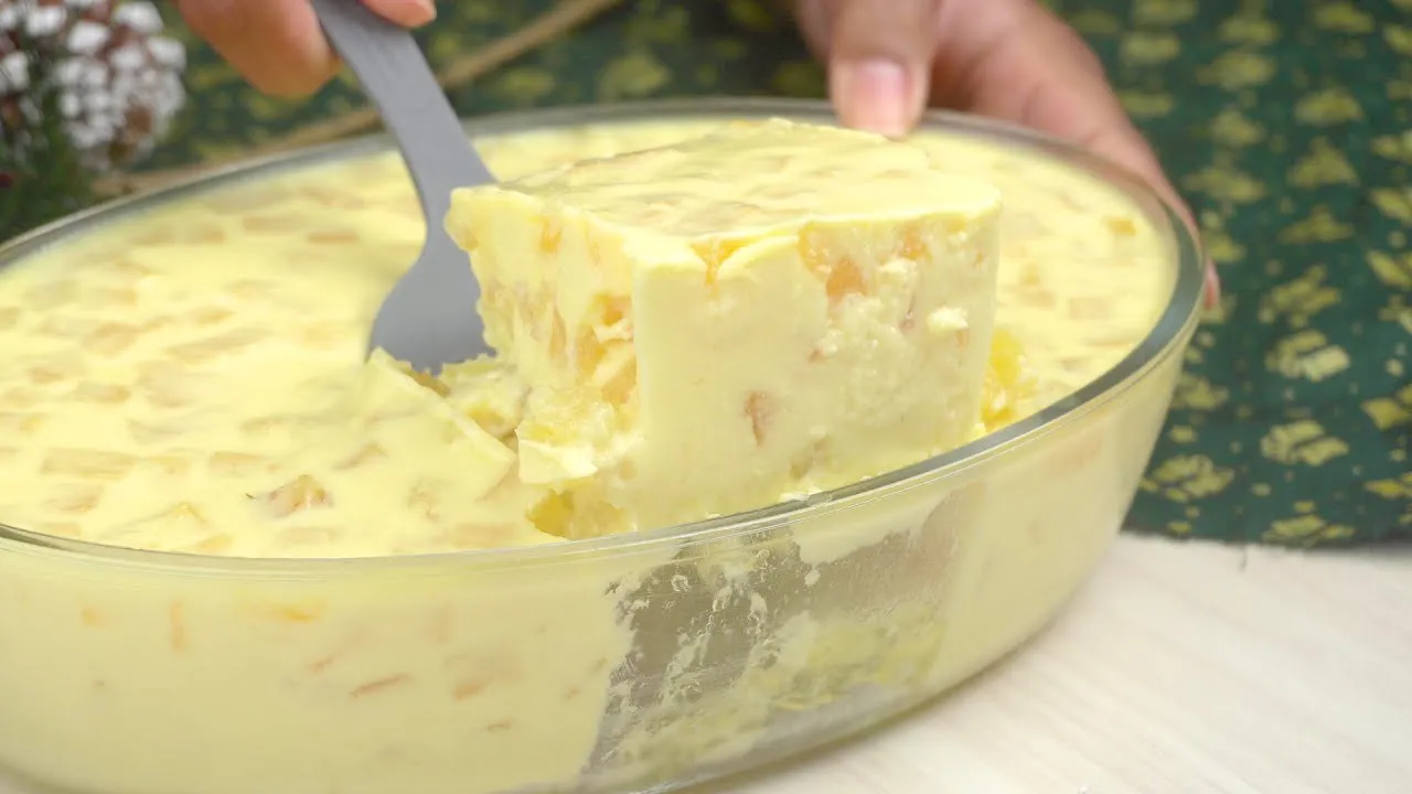 Sobremesa de abacaxi muito cremosa e refrescante para seu almoço de domingo
