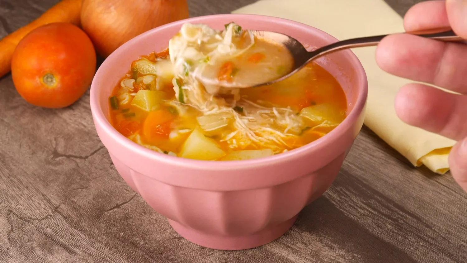 Receita de Sopa de Macarrão com Frango e Legumes: Deliciosa e Fácil de Fazer