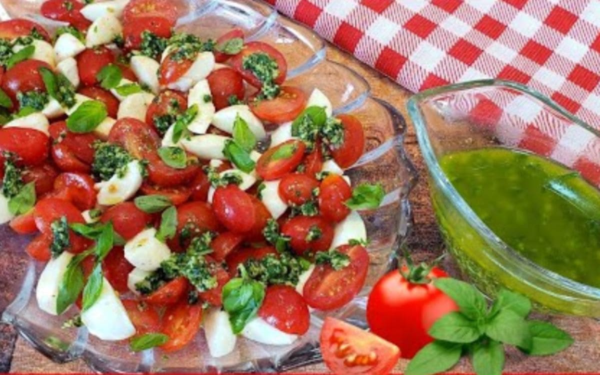 Salada Caprese com Molho Pesto: uma delícia para seu almoço