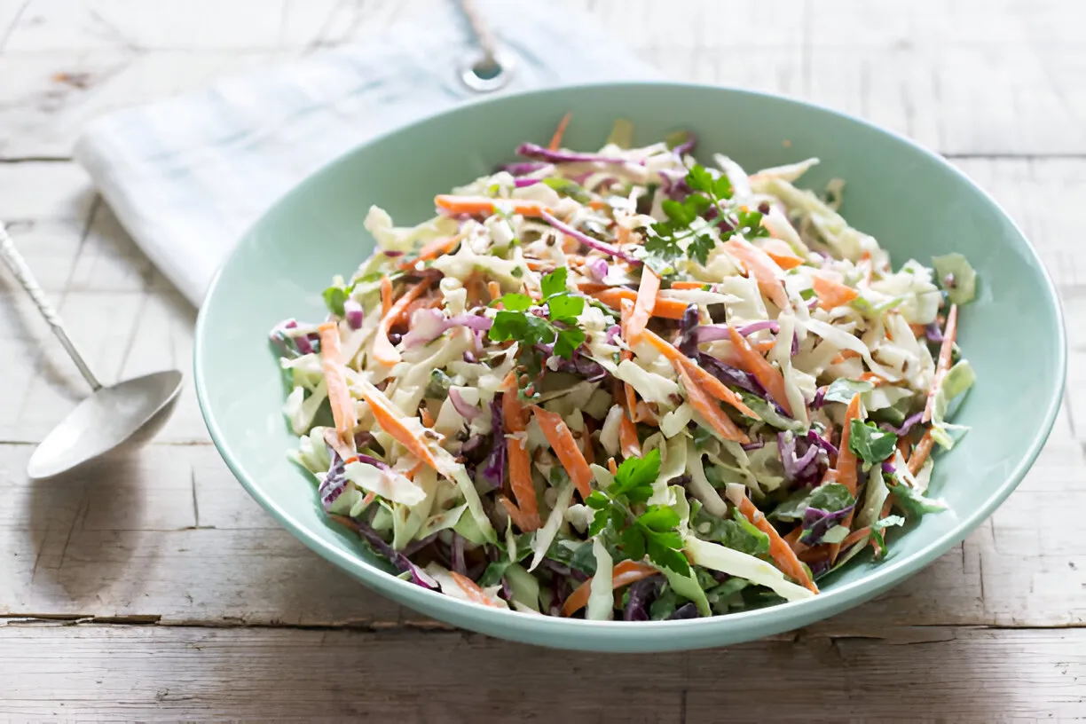 Salada de Repolho com Pepino Super Fácil, Refrescante e Deliciosa