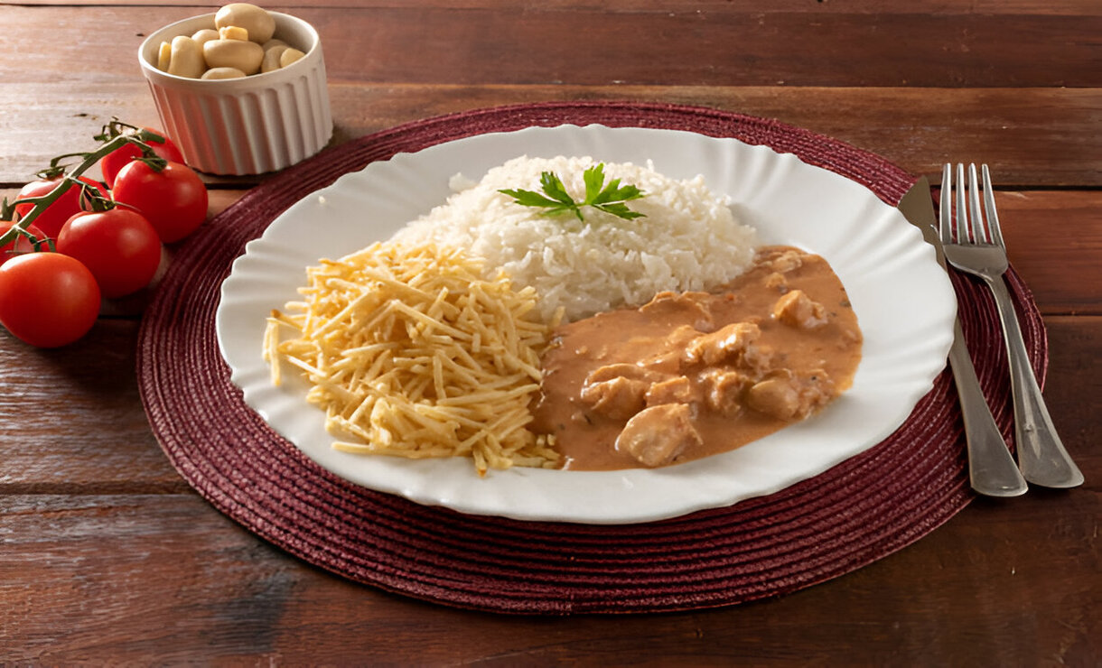 Strogonoff de Frango Perfeito: Receita Simples que Todo Mundo Ama