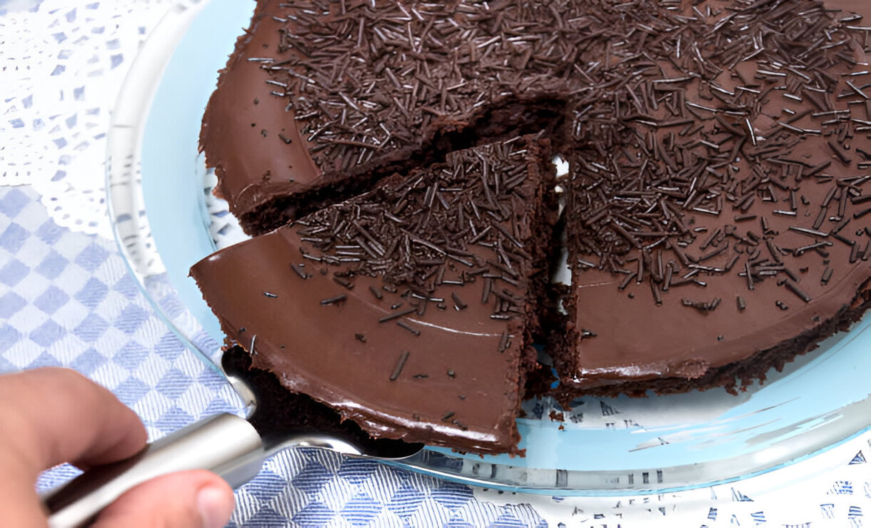 Bolo de Brigadeiro com Cobertura
