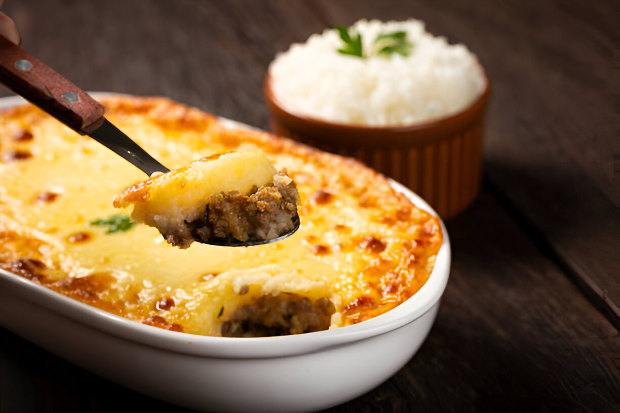 Receita de Batata Gratinada com Carne Moída e Molho Branco: Sabor Inesquecível em Camadas