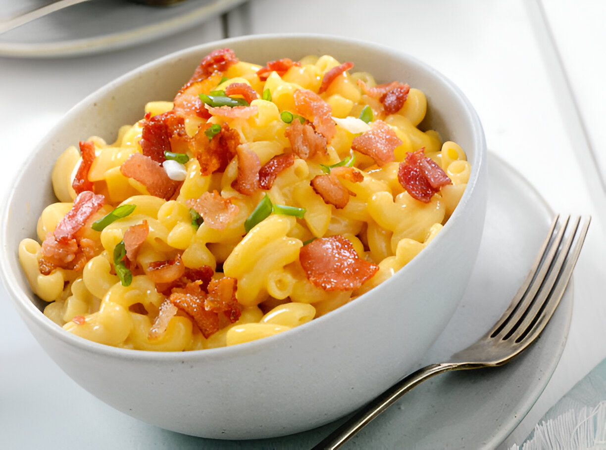 macarrão com queijo e bacon de restaurante
