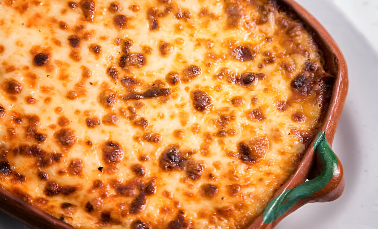 Descubra o Ingrediente Secreto que Torna Essa Lasanha Irresistível"