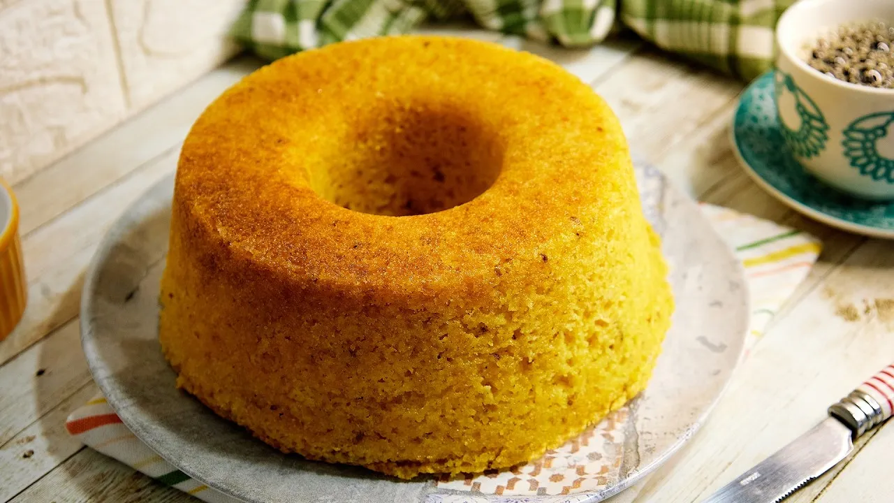 Bolo de Fubá com Creme de Leite Receita Fácil e Rápida com Casquinha Caramelizada!